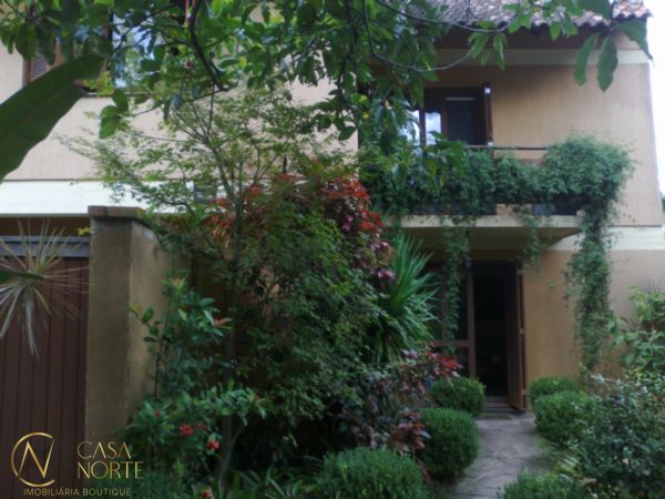 Casa à venda com 3 quartos, 350m², 1 suíte, 6 vagas, Rua Doutor Armando Barbedo no bairro Tristeza em Porto Alegre