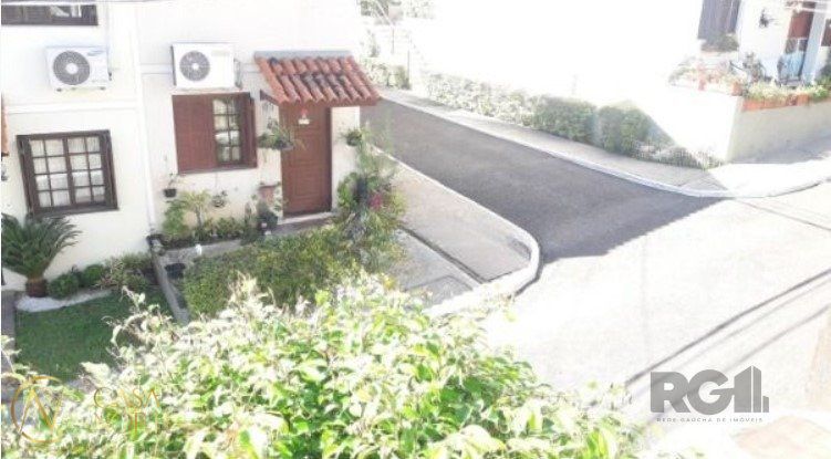 Casa à venda com 2 quartos, 561m², 1 vaga, Avenida Monte Cristo no bairro Vila Nova em Porto Alegre