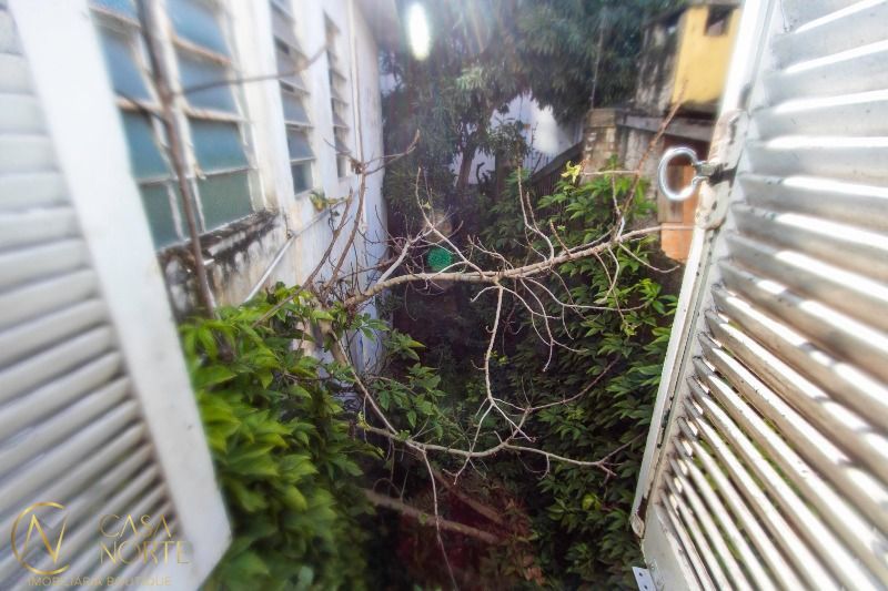 Casa à venda com 5 quartos, 144m², Rua Tiradentes no bairro Independência em Porto Alegre