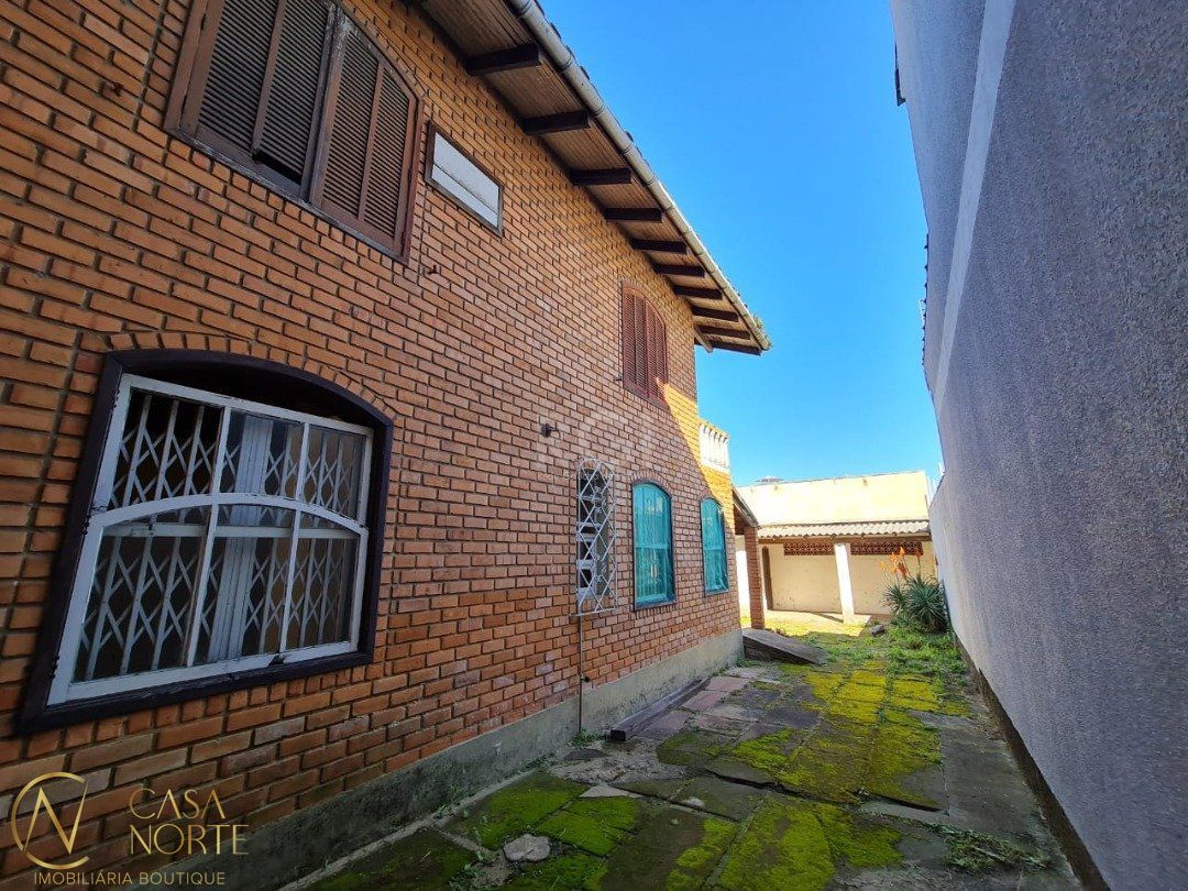 Casa à venda com 3 quartos, 220m², Rua Alfredo Silveira Dias no bairro Nonoai em Porto Alegre