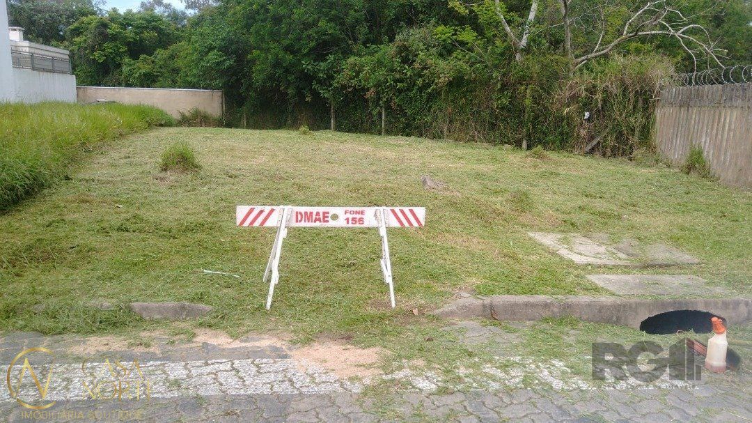 Terreno à venda  com 172m², Rua Ivo Walter Kern no bairro Hípica em Porto Alegre
