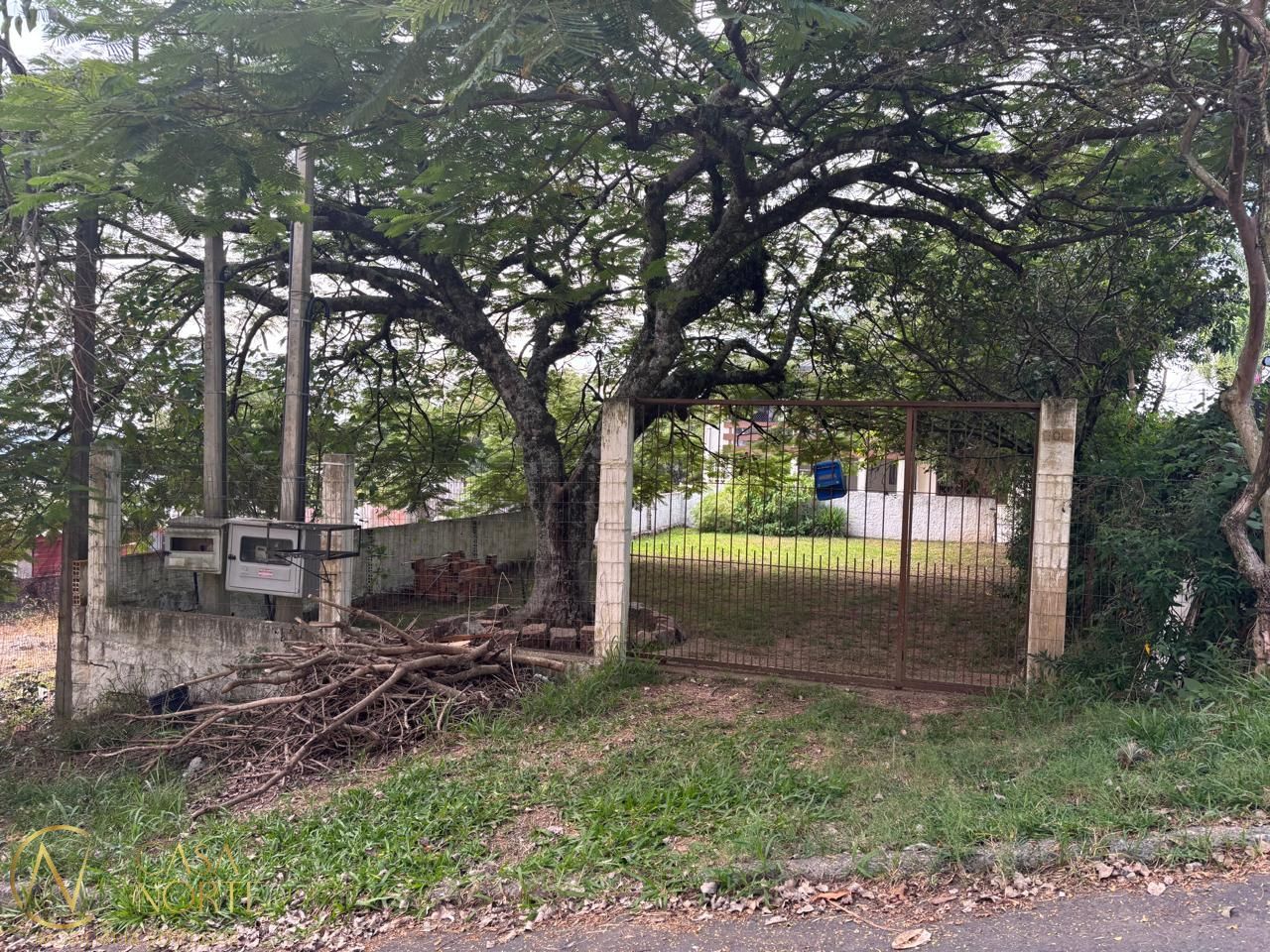 Casa à venda com 2 quartos, 140m², 3 vagas, Rua Alvares Guterres no bairro Tristeza em Porto Alegre