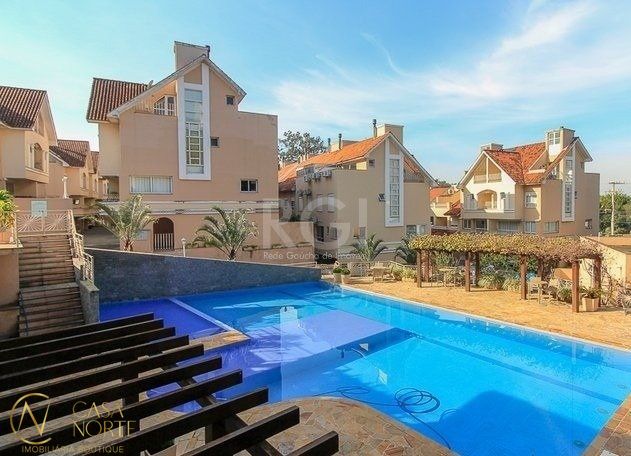 Casa de Condomínio à venda com 3 quartos, 220m², 3 suítes, 2 vagas, Avenida Coronel Marcos no bairro Pedra Redonda em Porto Alegre