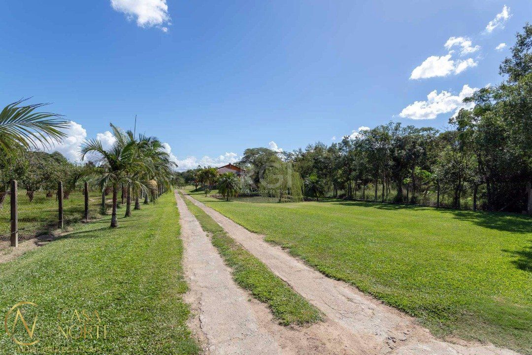 Sítio à venda com 3 quartos, 393m², 6 vagas, Avenida Edgar Pires de Castro no bairro Lageado em Porto Alegre