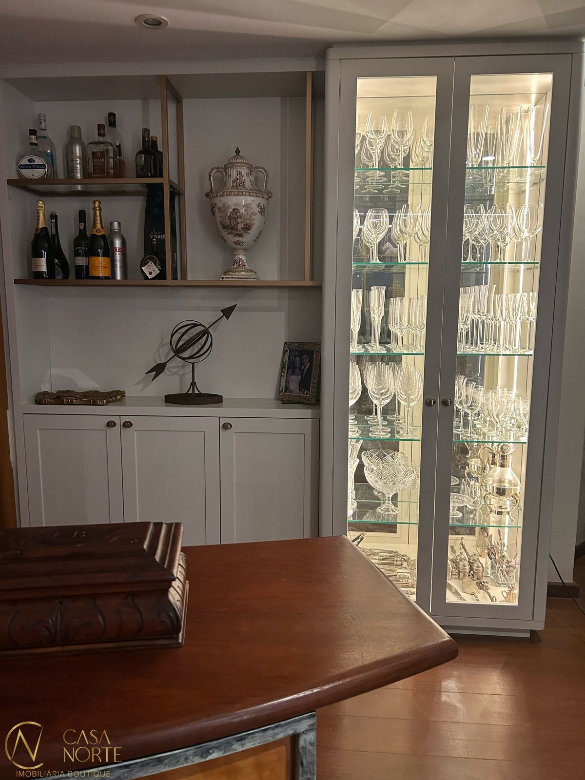 Casa à venda com 4 quartos, 500m², 3 suítes, 1 vaga, Rua Bororó no bairro Vila Assunção em Porto Alegre