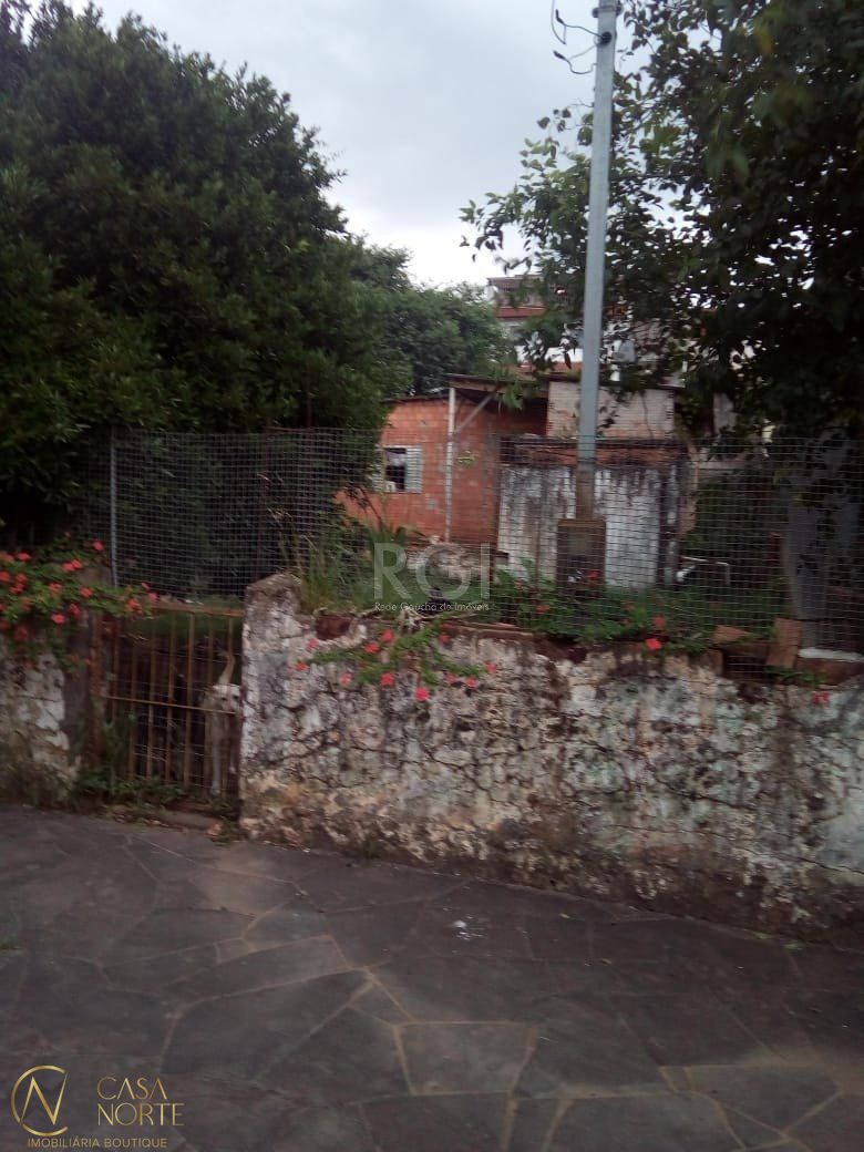 Terreno à venda  com 300m², Rua Adroaldo Novo Correa no bairro Cavalhada em Porto Alegre