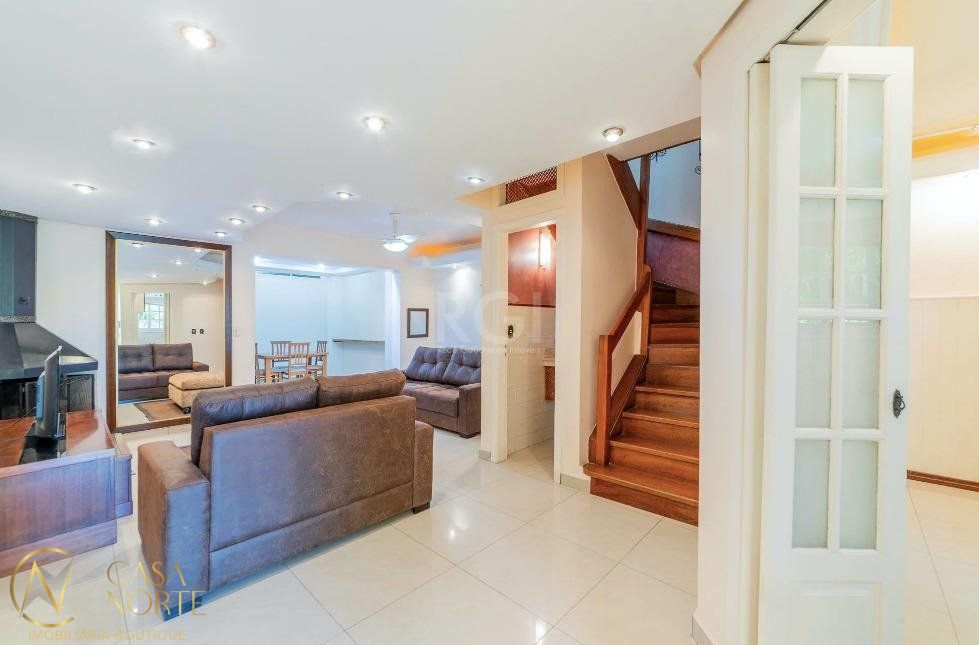 Casa de Condomínio à venda com 3 quartos, 210m², 3 suítes, 1 vaga, Rua Doutor Barcelos no bairro Tristeza em Porto Alegre