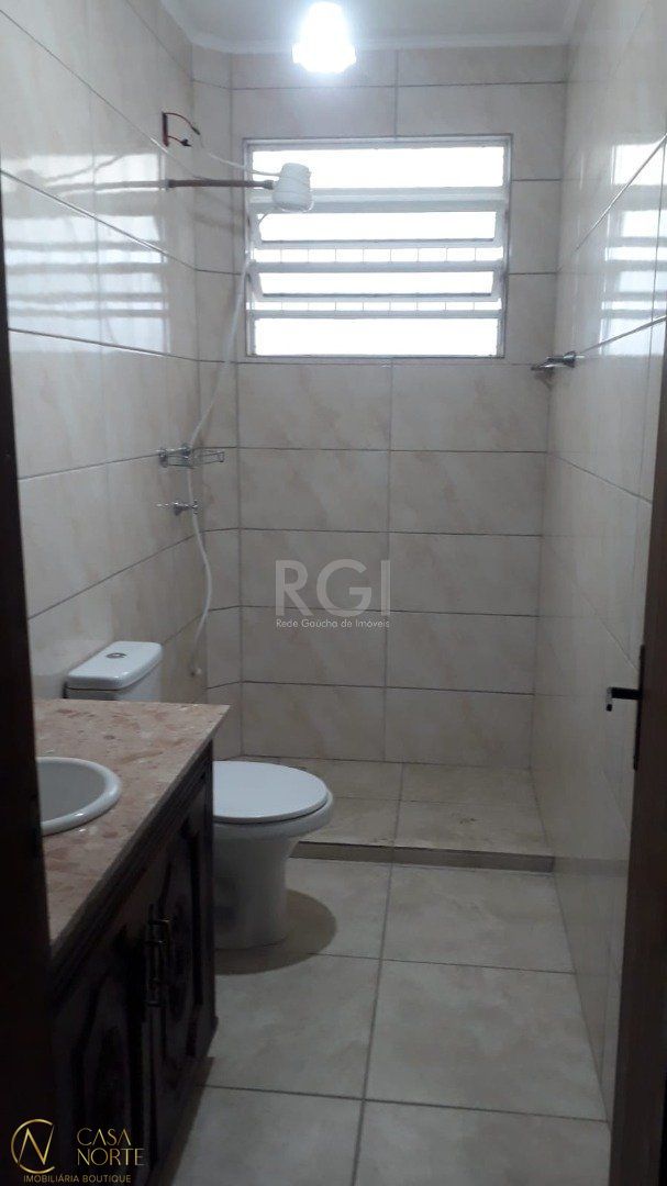 Casa à venda com 3 quartos, 111m², 3 vagas, Rua Ladislau Neto no bairro Ipanema em Porto Alegre