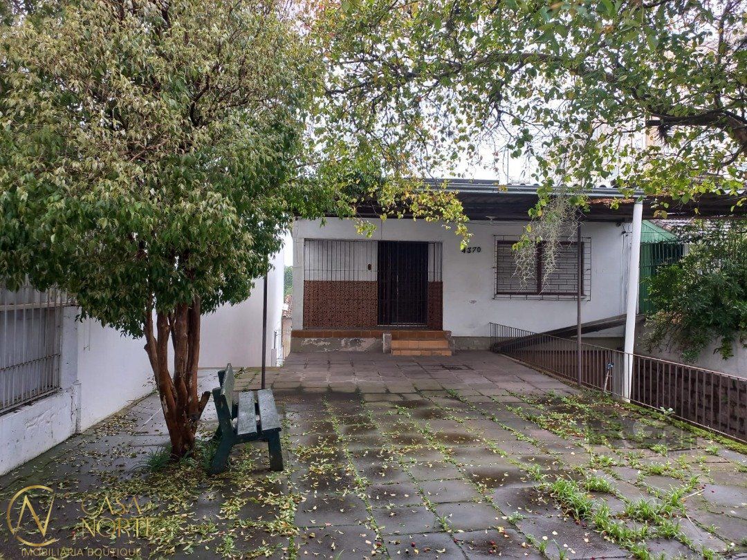Casa à venda com 3 quartos, 150m², 4 vagas, Avenida da Cavalhada no bairro Cavalhada em Porto Alegre