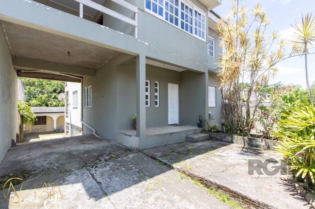 Casa à venda com 3 quartos, 346m², 3 vagas, Rua José Antônio Luísi no bairro Jardim Itu em Porto Alegre