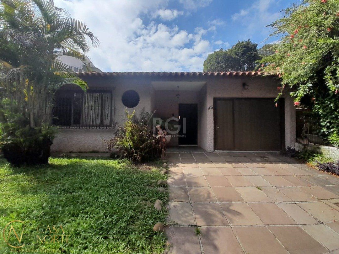 Casa à venda com 3 quartos, 492m², 1 suíte, 4 vagas, Rua Jigoro Kano no bairro Jardim Isabel em Porto Alegre