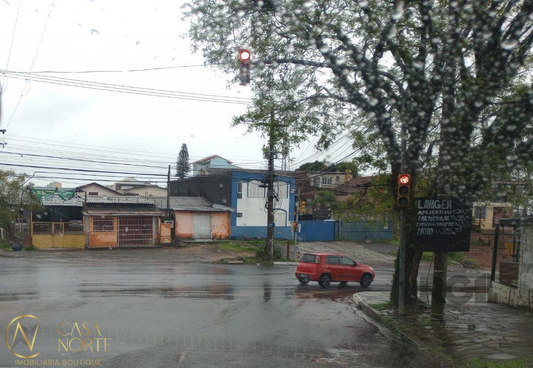 Terreno à venda  com 450m², Avenida Vicente Monteggia no bairro Cavalhada em Porto Alegre