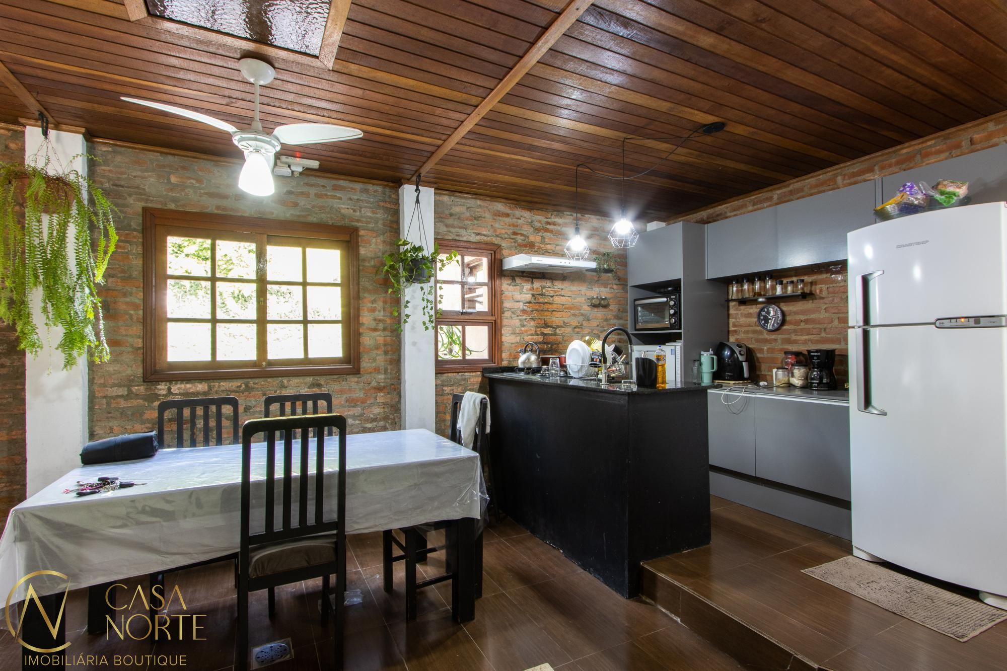 Casa à venda com 4 quartos, 215m², 3 vagas, Rua Jacob Edgar Horn no bairro Vila Nova em Porto Alegre