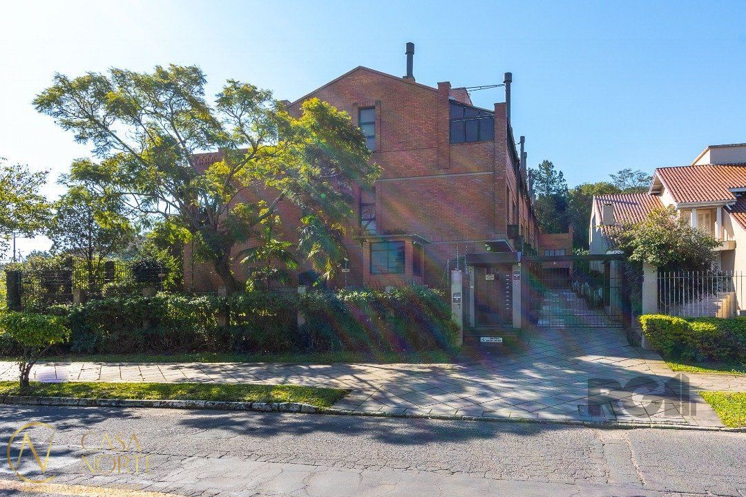 Casa de Condomínio à venda com 3 quartos, 359m², 1 suíte, 4 vagas, Avenida Jacui no bairro Cristal em Porto Alegre