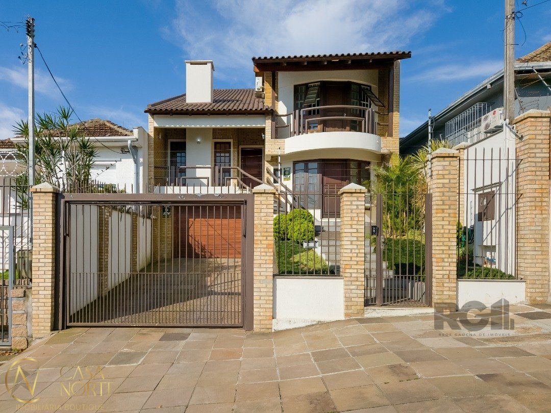 Casa à venda com 4 quartos, 260m², 2 suítes, 3 vagas, Rua Campos Elíseos no bairro Glória em Porto Alegre