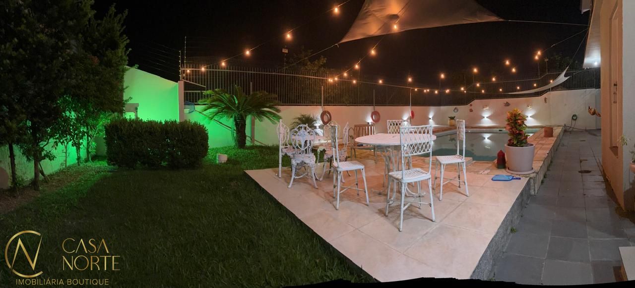Casa à venda com 3 quartos, 308m², 2 suítes, 2 vagas, Rua Fernando Osório no bairro Teresópolis em Porto Alegre