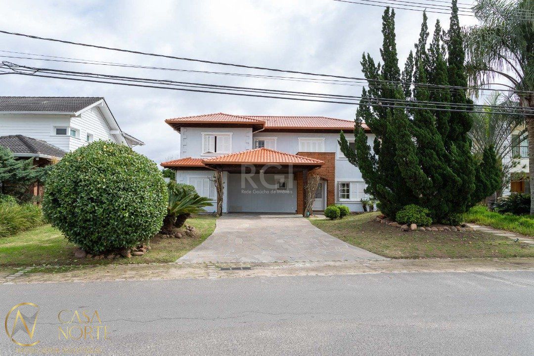 Casa de Condomínio à venda com 3 quartos, 348m², 1 suíte, 2 vagas, Avenida Juca Batista no bairro Chapéu do Sol em Porto Alegre