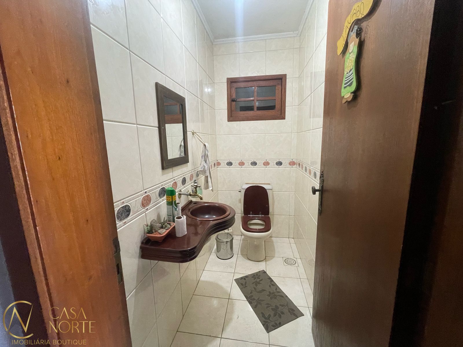 Casa à venda com 3 quartos, 258m², 1 suíte, 2 vagas, Rua Afonso Arinos no bairro Camaquã em Porto Alegre