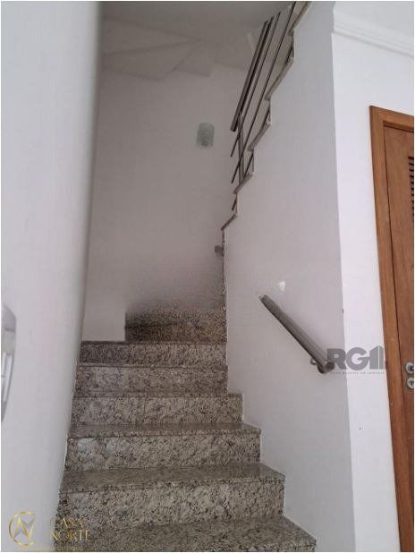 Casa à venda com 3 quartos, 181m², 1 suíte, 2 vagas, Rua do Pampa no bairro Costa e Silva em Porto Alegre