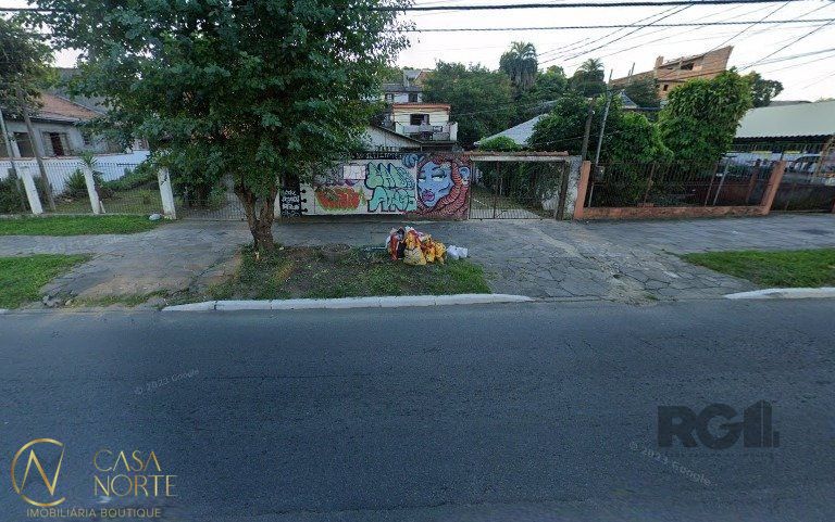 Terreno à venda  com 300m², Avenida Antônio Carvalho no bairro Jardim Carvalho em Porto Alegre