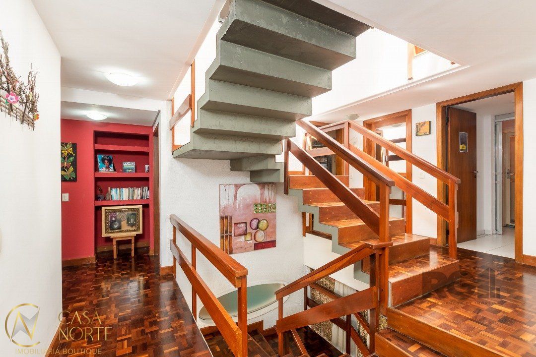 Casa à venda com 4 quartos, 594m², 2 suítes, 4 vagas, Rua Bororó no bairro Vila Assunção em Porto Alegre