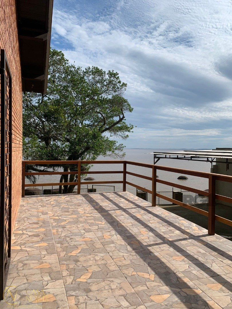 Casa à venda com 2 quartos, 180m², 1 suíte, 6 vagas, Estrada Retiro da Ponta Grossa no bairro Ponta Grossa em Porto Alegre