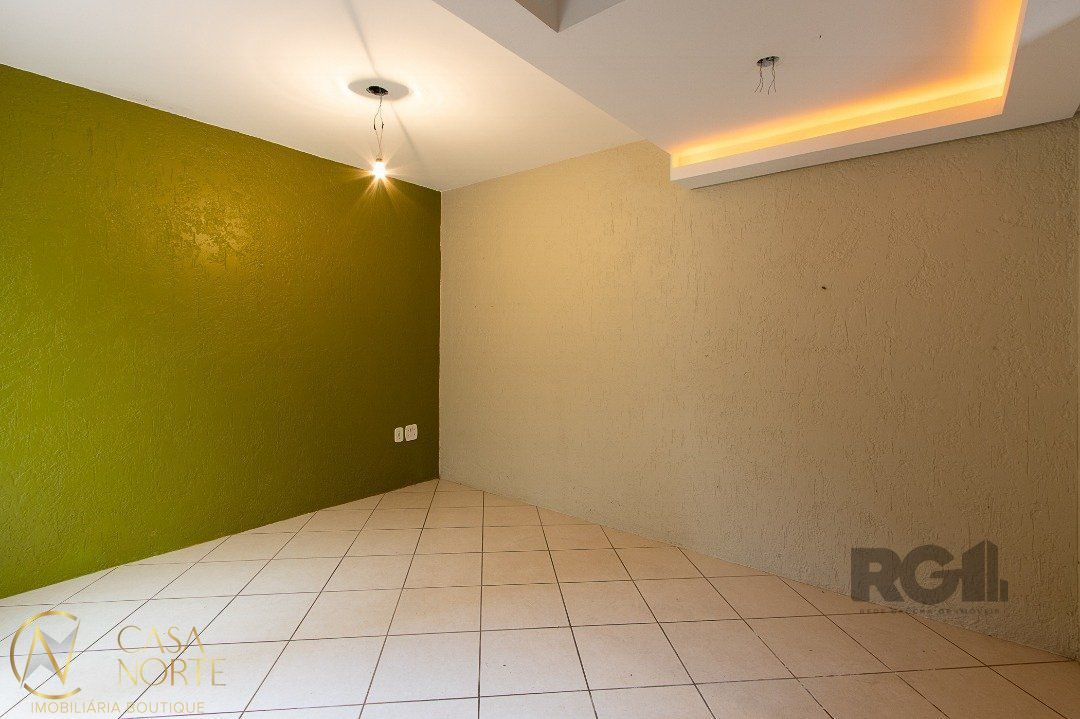 Casa de Condomínio à venda com 2 quartos, 102m², 1 suíte, 1 vaga, Avenida Guarujá no bairro Guarujá em Porto Alegre