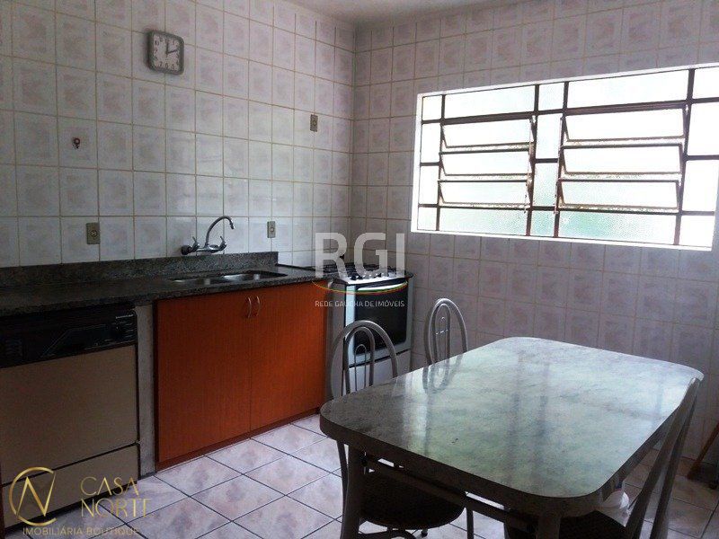 Casa à venda com 5 quartos, 250m², 3 suítes, 2 vagas, Rua Gavea no bairro Ipanema em Porto Alegre