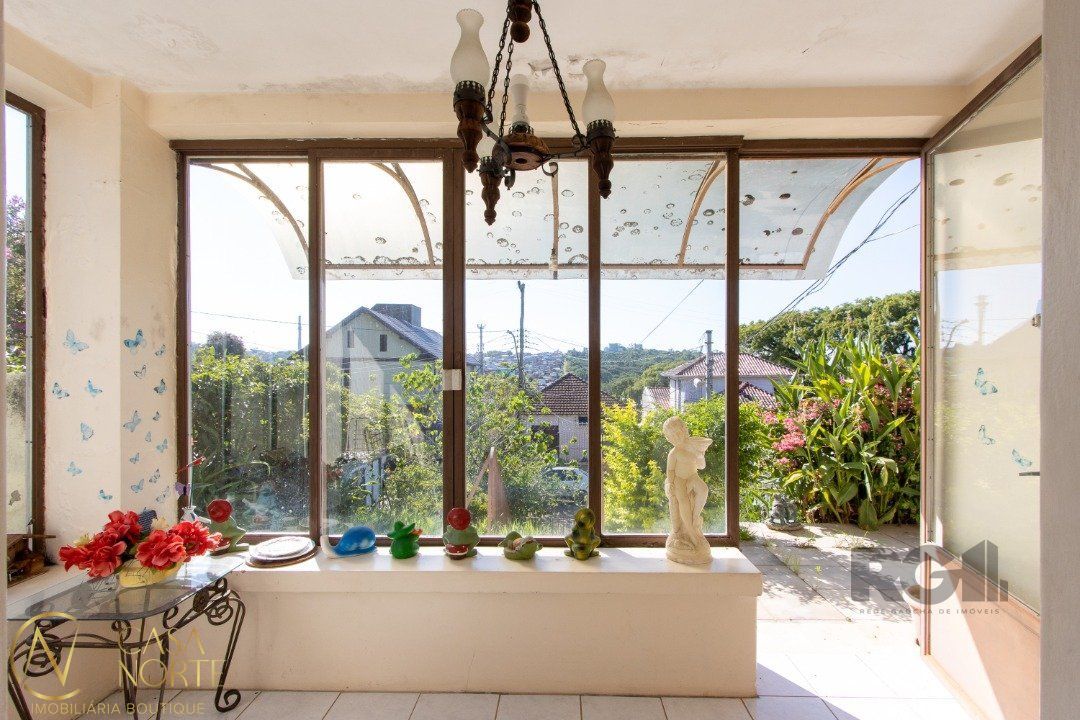 Casa à venda com 2 quartos, 400m², 1 vaga, Rua Oscar Tollens no bairro Santa Tereza em Porto Alegre