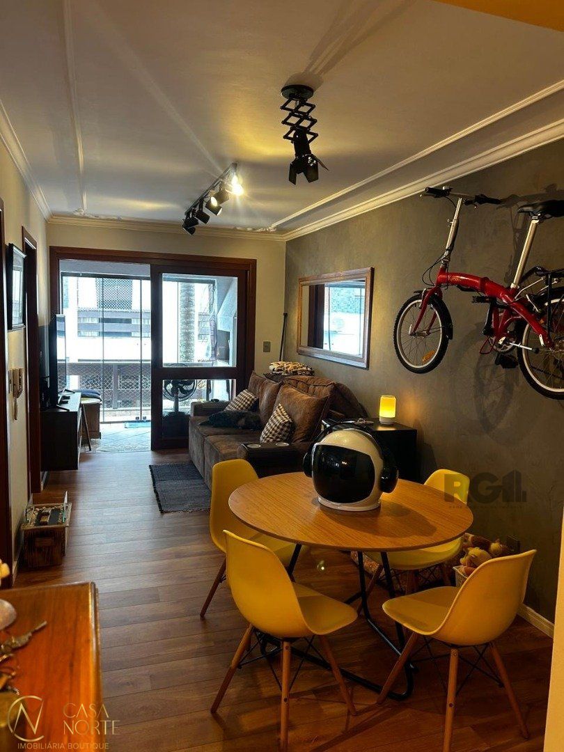 Apartamento à venda com 3 quartos, 90m², 1 suíte, 2 vagas, Rua Dea Coufal no bairro Ipanema em Porto Alegre