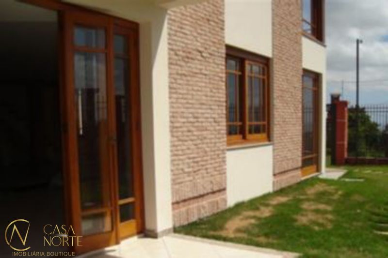 Casa à venda com 3 quartos, 270m², 1 suíte, Estrada das Furnas no bairro Vila Nova em Porto Alegre