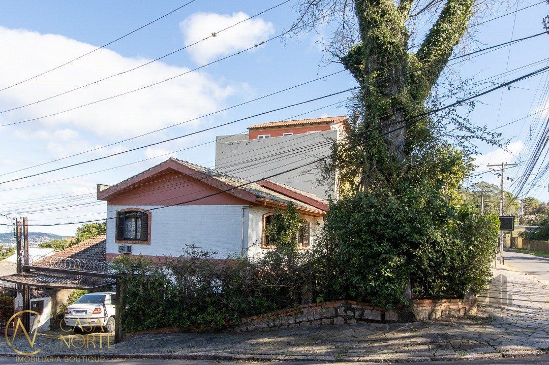 Casa à venda com 4 quartos, 162m², 1 suíte, 3 vagas, Rua Correa Lima no bairro Santa Tereza em Porto Alegre