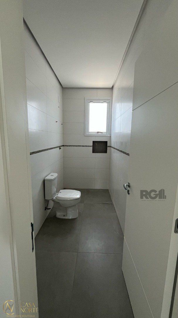 Casa de Condomínio à venda com 5 quartos, 560m², 5 suítes, 4 vagas, Avenida Juca Batista no bairro Chapéu do Sol em Porto Alegre
