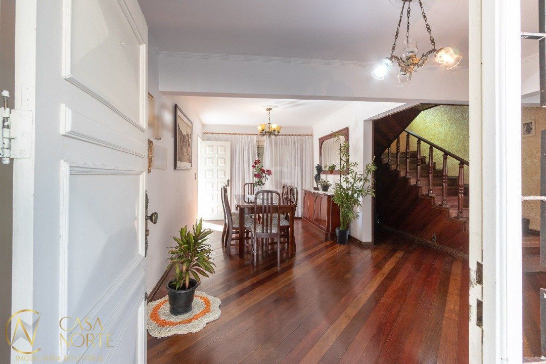 Casa à venda com 3 quartos, 280m², 1 suíte, 2 vagas, Rua Investigador Pedro Loeci Martins no bairro Nonoai em Porto Alegre