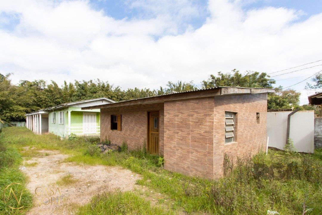 Casa à venda com 7 quartos, 240m², 4 vagas, Estrada João Passuelo no bairro Vila Nova em Porto Alegre