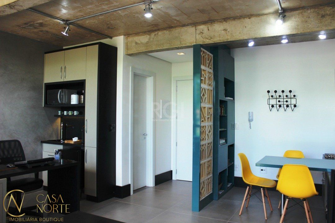 Sala Comercial à venda , 31m², 1 vaga, Travessa Itaperuna no bairro Tristeza em Porto Alegre