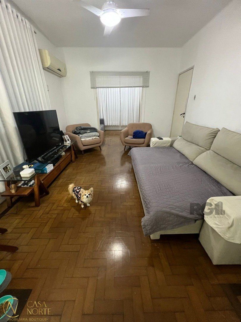 Casa à venda com 4 quartos, 350m², 1 suíte, Rua Xavier Ferreira no bairro Auxiliadora em Porto Alegre
