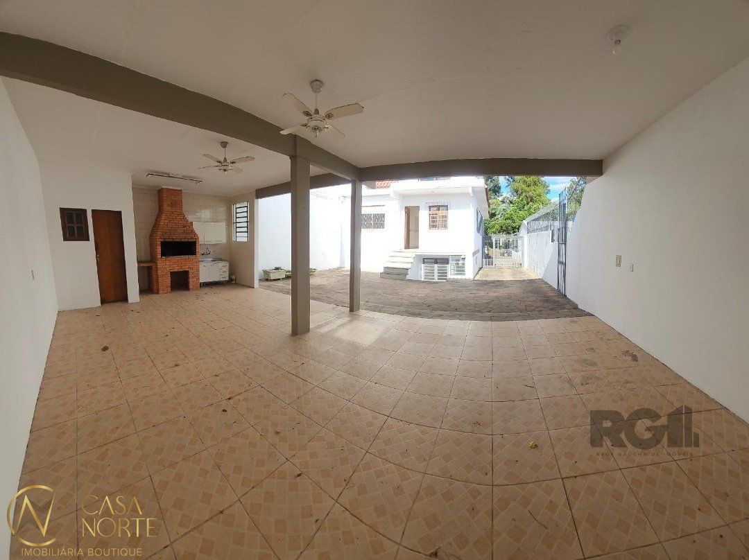 Casa à venda com 4 quartos, 300m², 1 suíte, 7 vagas, Rua Cristo Rei no bairro Jardim Sabará em Porto Alegre