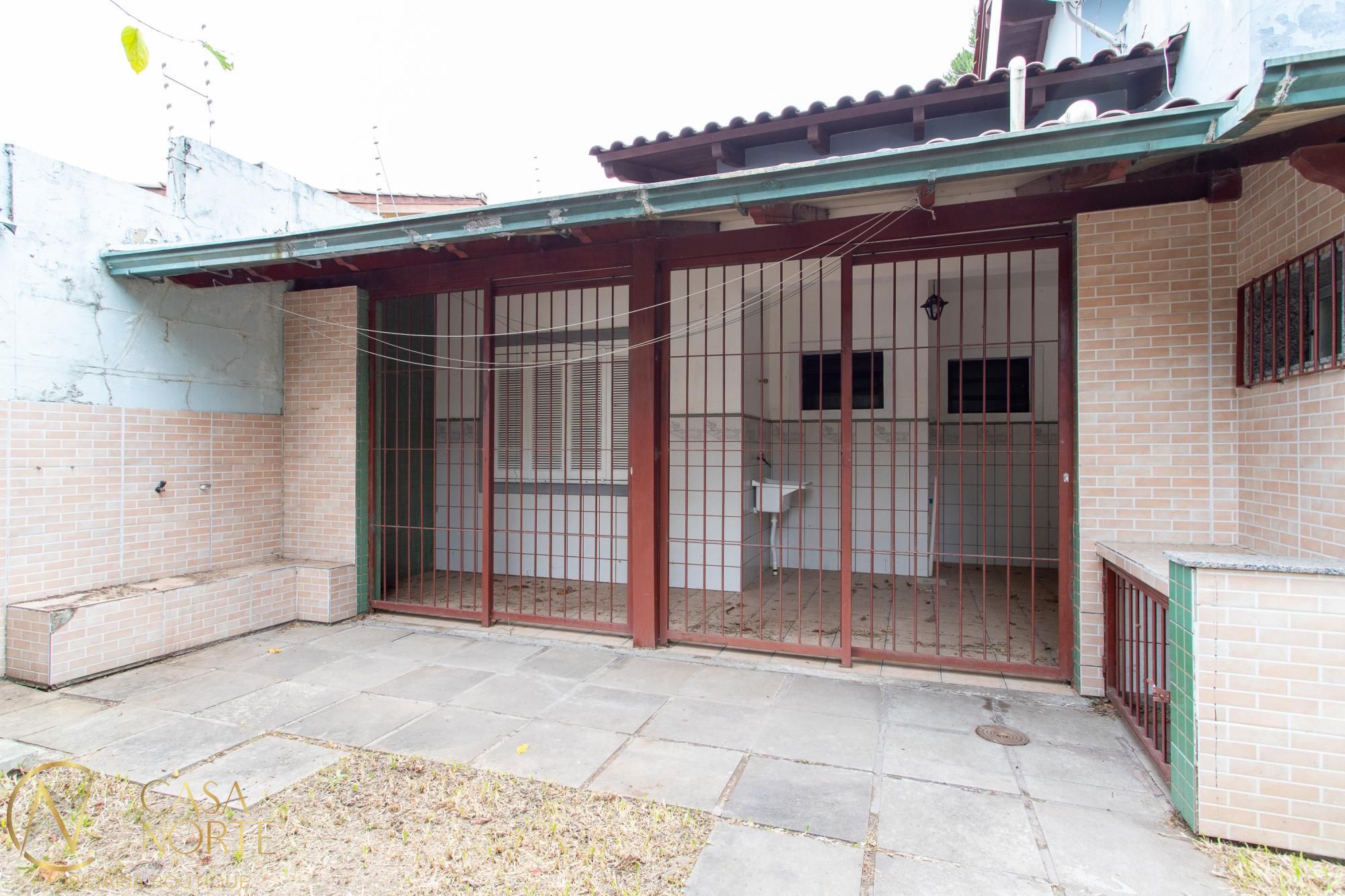 Casa à venda com 3 quartos, 215m², 1 suíte, 2 vagas, Rua Álvaro Pedro da Rosa no bairro Aberta dos Morros em Porto Alegre