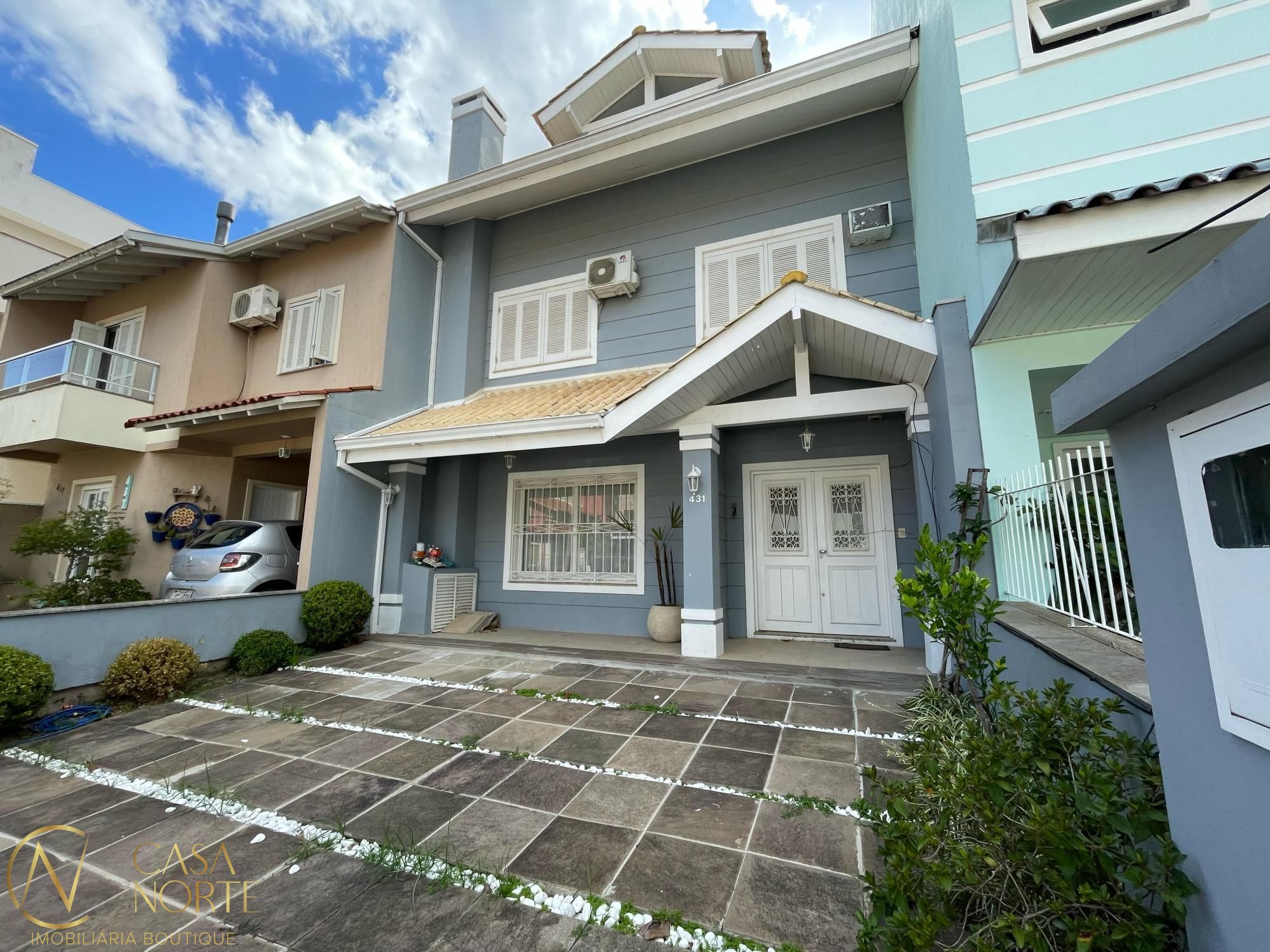 Sobrado à venda com 3 quartos, 188m², 1 suíte, 2 vagas, Rua Corticeira no bairro Hípica em Porto Alegre