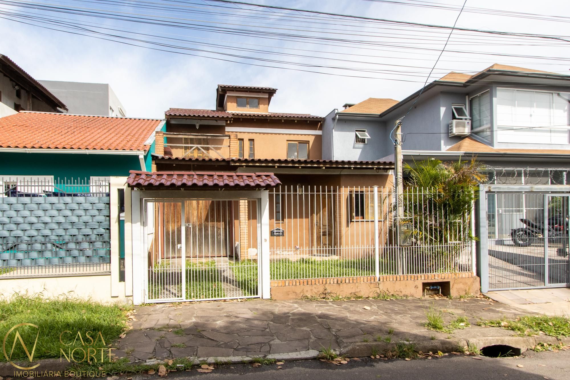 Casa à venda com 4 quartos, 215m², 3 vagas, Rua Jacob Edgar Horn no bairro Vila Nova em Porto Alegre