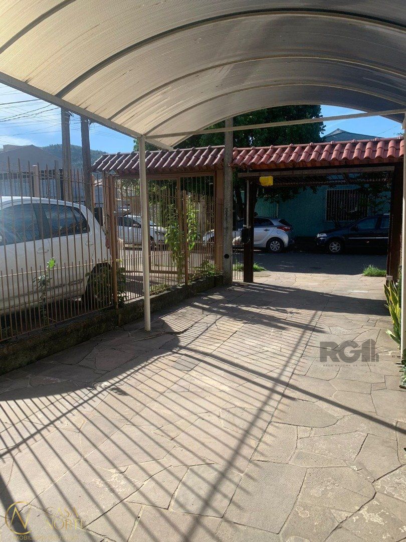 Casa à venda com 3 quartos, 77m², 2 vagas, Rua Izar Faria Correa Santanna no bairro Hípica em Porto Alegre