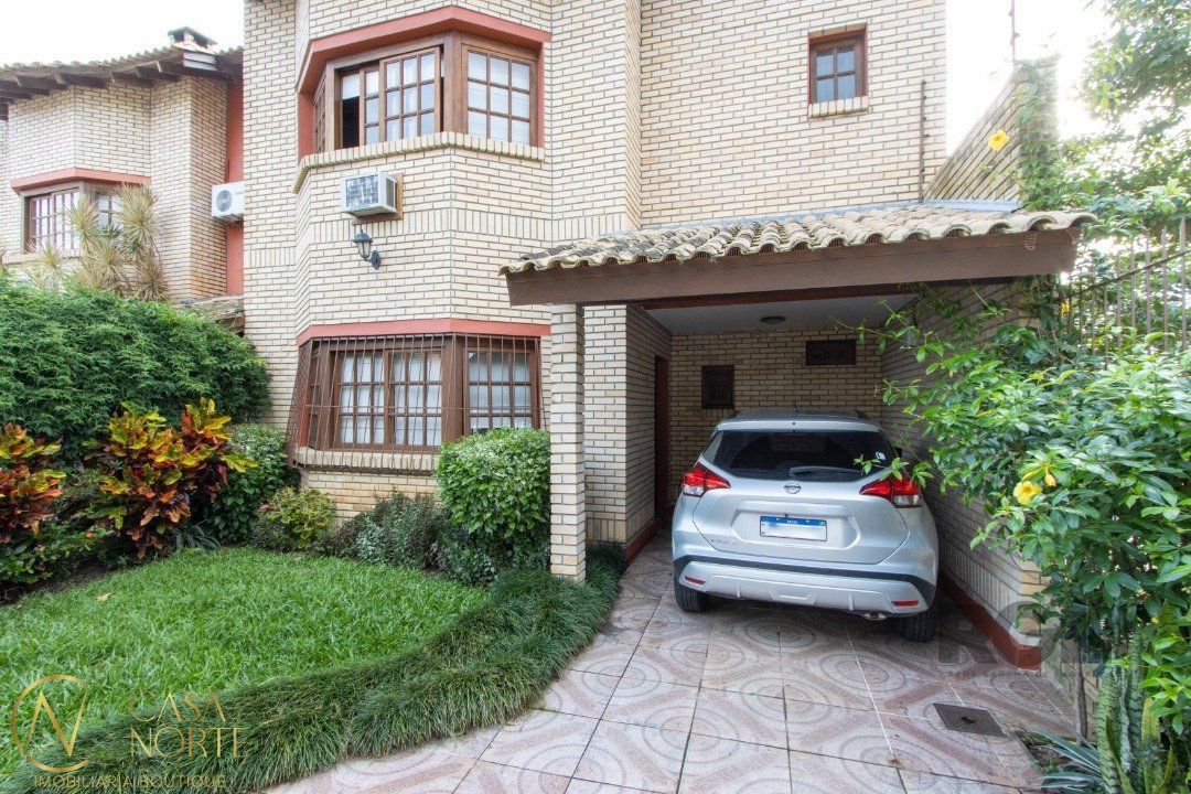 Casa à venda com 3 quartos, 180m², 1 suíte, 3 vagas, Rua Jacunda no bairro Guarujá em Porto Alegre