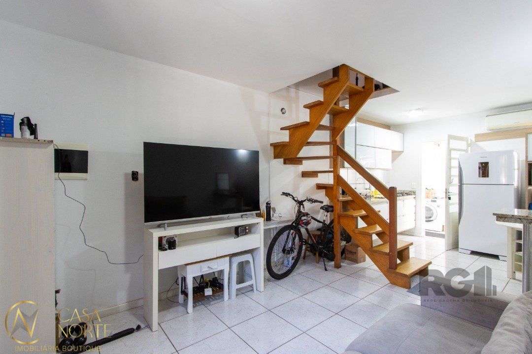 Casa de Condomínio à venda com 3 quartos, 100m², 1 vaga, Rua Sílvio Silveira Soares no bairro Camaquã em Porto Alegre