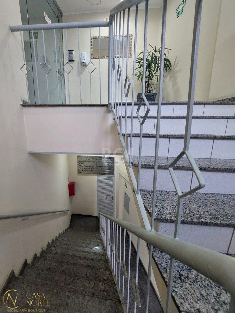 Sala Comercial à venda com 1 quarto, 26m², Avenida Wenceslau Escobar no bairro Tristeza em Porto Alegre