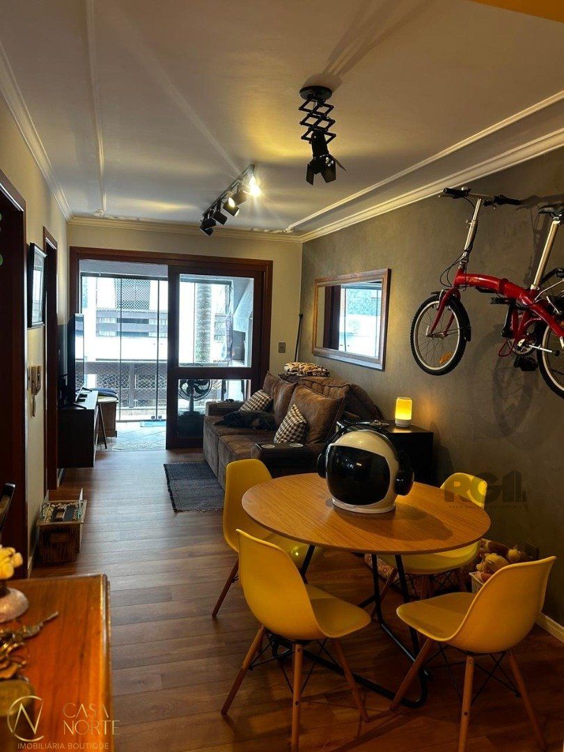 Apartamento à venda com 3 quartos, 90m², 1 suíte, 2 vagas, Rua Dea Coufal no bairro Ipanema em Porto Alegre