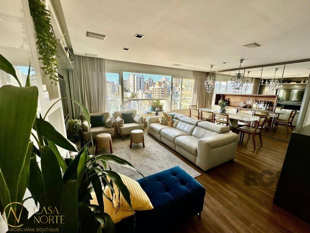 Apartamento à venda com 3 quartos, 132m², 3 suítes, 2 vagas, Rua Abrahão Melnick no bairro Rio Branco em Porto Alegre
