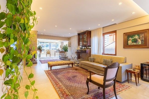 Apartamento à venda com 3 quartos, 200m², 1 suíte, 2 vagas, Rua Ciro Gavião no bairro Bela Vista em Porto Alegre