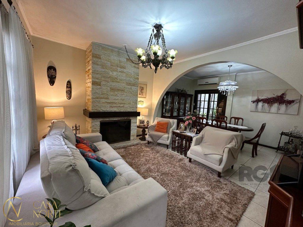 Casa à venda com 3 quartos, 260m², 2 vagas, Avenida Coronel Gastão Haslocher Mazeron no bairro Medianeira em Porto Alegre