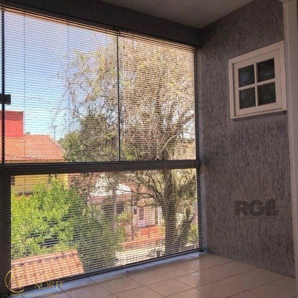 Casa à venda com 4 quartos, 208m², 1 suíte, 2 vagas, Rua das Caravelas no bairro Vila Ipiranga em Porto Alegre